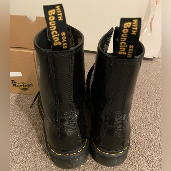 Dr Martens Distressed Patent Leather 8 Hole Docs Black Sz 9 - Picture 2 of 7